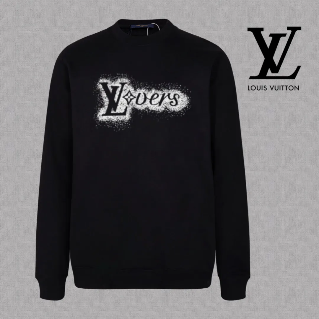 🅿️250 hot style on the shelves🔥❗ 💫〖Louis Vuitton LV〗 Fashionable round neck sweatshirt, casually matched with various styles, it is perfectly handsome😎The whole dress is made of double waistcoats, which makes the whole dress more three-dimensional. Not ordinary factories can do such fine work. The 2025 spring style counters are on sale, exquisite round neck terry sweatshirt, high-end double-strand pure cotton Customized drawstring ribs are dyed in the same vat and are complete with three standards. The chest craftsmanship adopts a simple and elegant pattern on the chest, which is easy to control for any age group! Fit and comfortable! Customized thickened 440g terry sweatshirt fabric, soft and comfortable to the touch, with a three-dimensional shape! 🙌🏻 It’s also very breathable, so it’s a versatile style that can be worn with any outfit! ✔Color: Black White Apricot Size: S M L XL 2XL